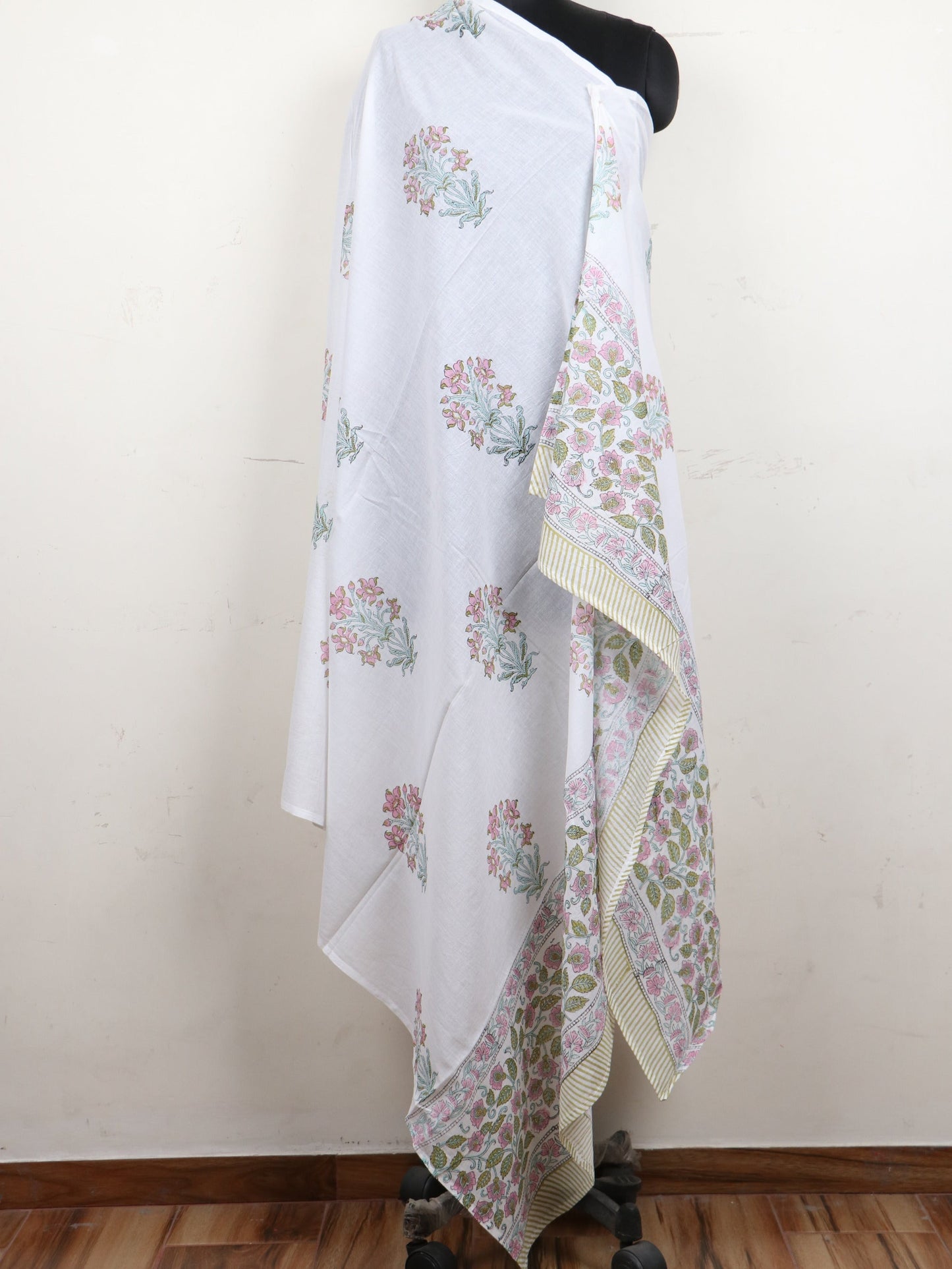 Beautiful-Guldasta-Hand-Block-Printed-Cotton-Dupatta