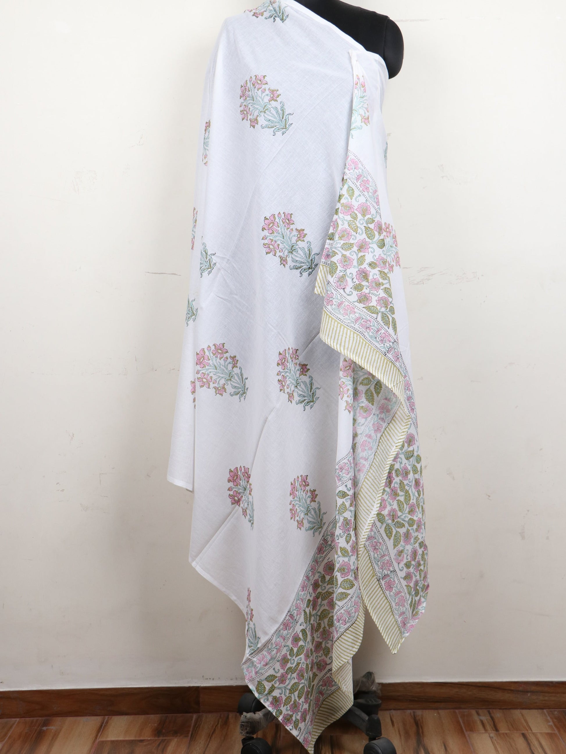 Beautiful-Guldasta-Hand-Block-Printed-Cotton-Dupatta