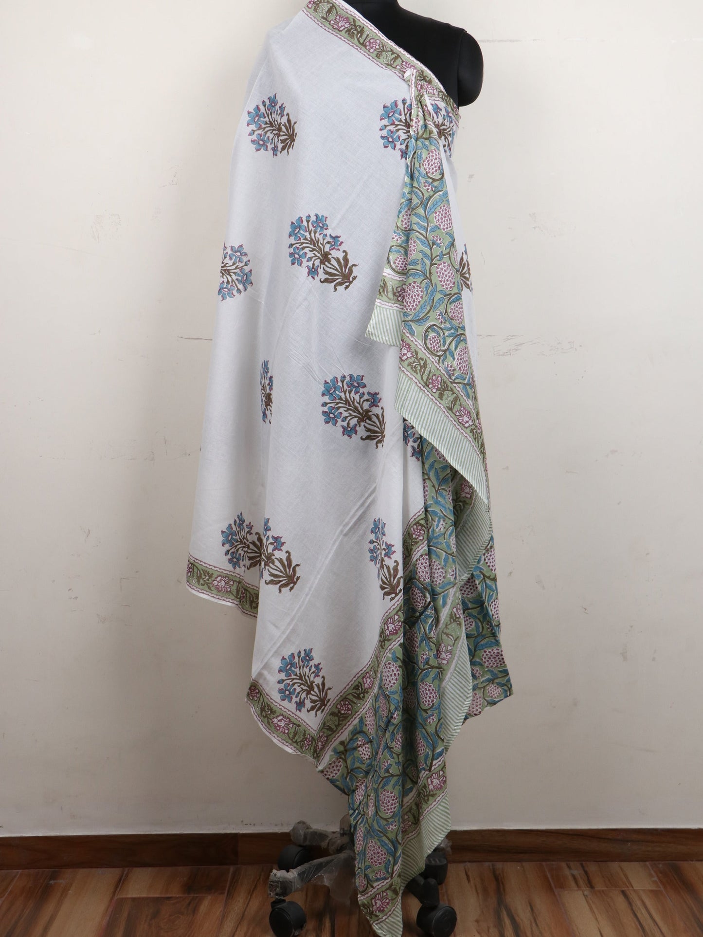 Beautiful-Jasmine-Hand-Block-Printed-Cotton-Dupatta