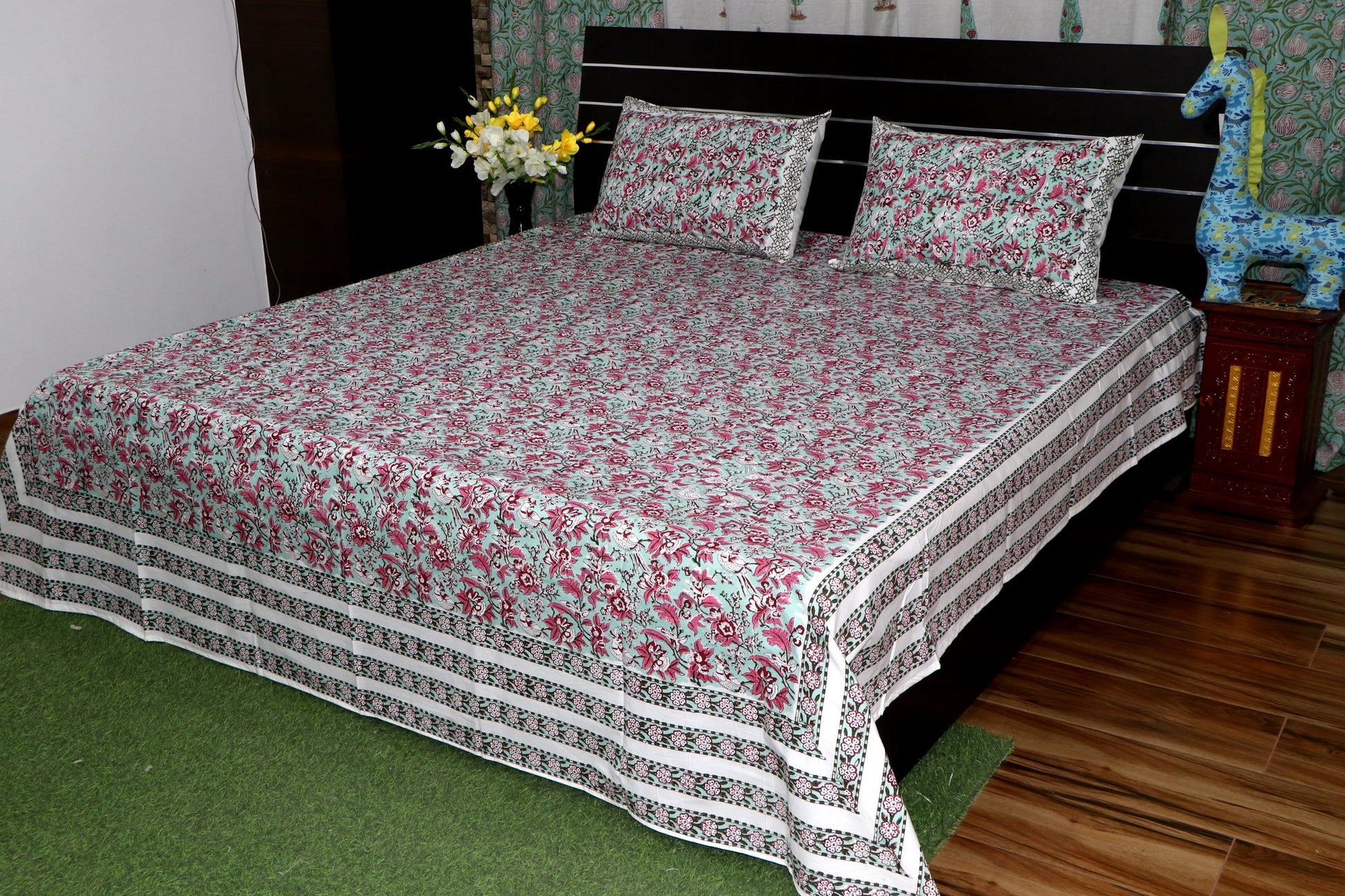 Gorgeous-Red-Floral-Print-Art-Deco-Bedsheet
